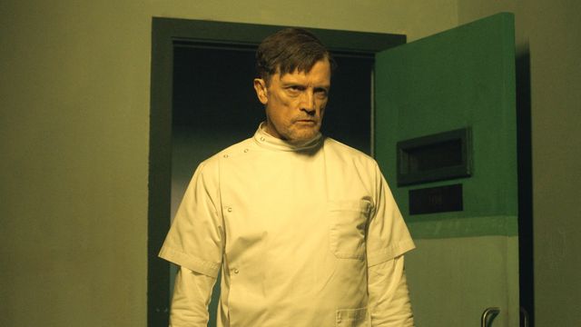 不気味すぎるマネキン人形…盲目の霊媒師描くホラー『視える』場面写真＜6枚＞（2枚目）