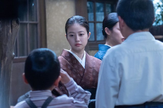 蘭子（河合優実）にかける言葉を失うのぶ（今田美桜）…「あんぱん」第8週「めぐりあい わかれゆく」第38回（2枚目）