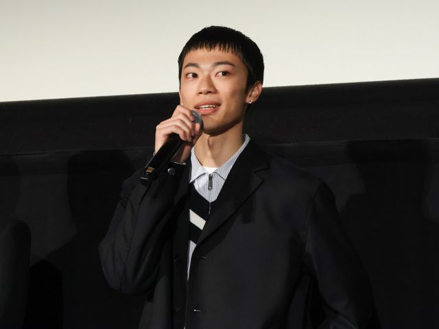 キャスト陣が監督に感謝のハグ！映画『HAPPYEND』公開記念舞台あいさつ（9枚目）