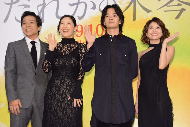 黒のシースルードレスの常盤貴子、池松壮亮と一緒に登場！（10枚目）