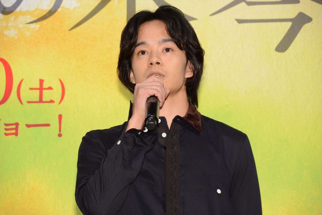 黒のシースルードレスの常盤貴子、池松壮亮と一緒に登場！（12枚目）