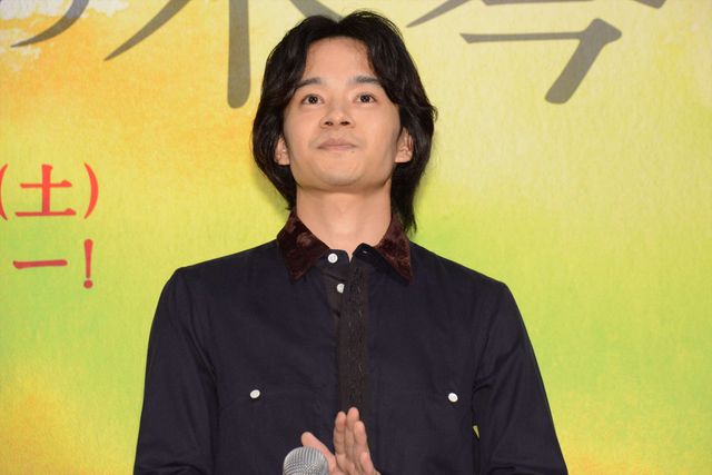 黒のシースルードレスの常盤貴子、池松壮亮と一緒に登場！（21枚目）