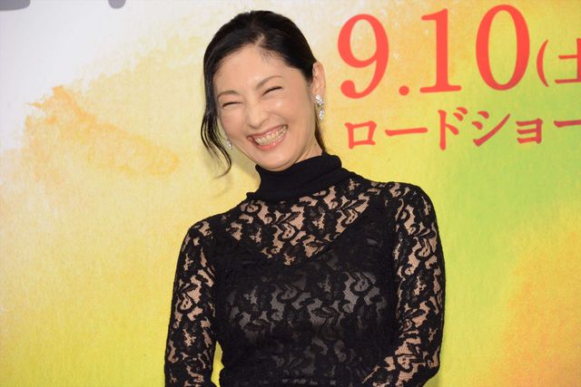 黒のシースルードレスの常盤貴子、池松壮亮と一緒に登場！（24枚目）