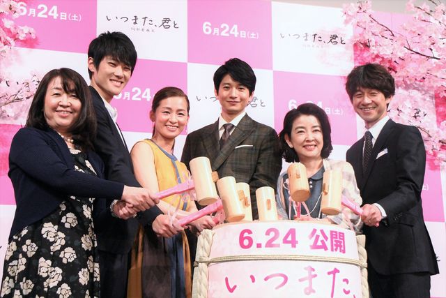 向井理＆尾野真千子なかよく鏡割り！映画『いつまた、君と～』完成披露フォトギャラリー：フォトギャラリー