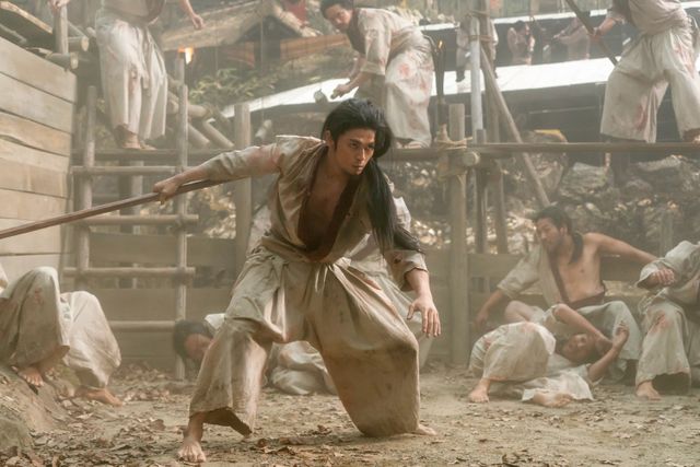 カッコ良すぎ！眞栄田郷敦、橋本さとしら赤備えの武田軍「どうする家康」22回より（15枚目）