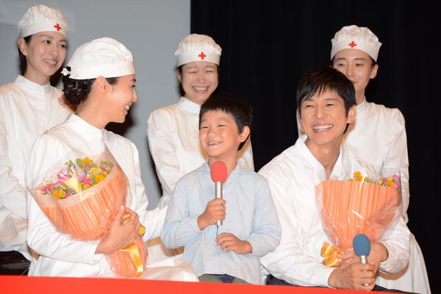 松嶋菜々子＆西島秀俊、息子役を前にママ＆パパの顔！フォトギャラリー：フォトギャラリー