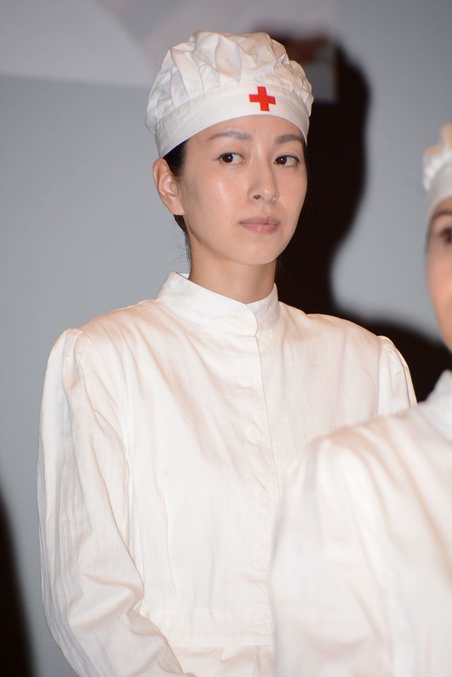 松嶋菜々子＆西島秀俊、息子役を前にママ＆パパの顔！フォトギャラリー（8枚目）