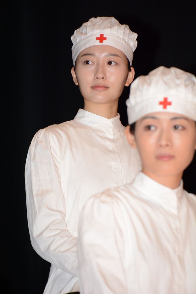 松嶋菜々子＆西島秀俊、息子役を前にママ＆パパの顔！フォトギャラリー（10枚目）