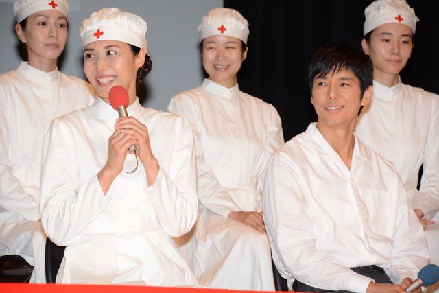 松嶋菜々子＆西島秀俊、息子役を前にママ＆パパの顔！フォトギャラリー（14枚目）