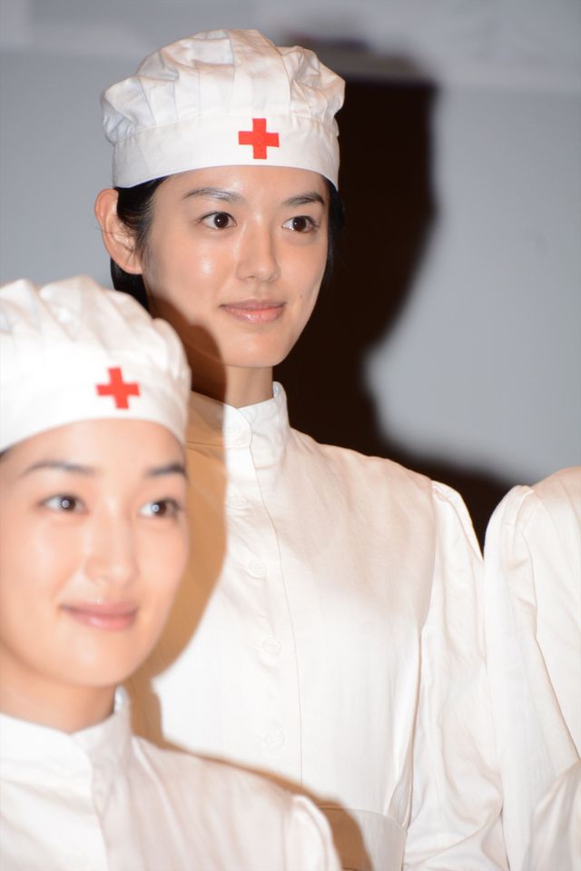 松嶋菜々子＆西島秀俊、息子役を前にママ＆パパの顔！フォトギャラリー（15枚目）