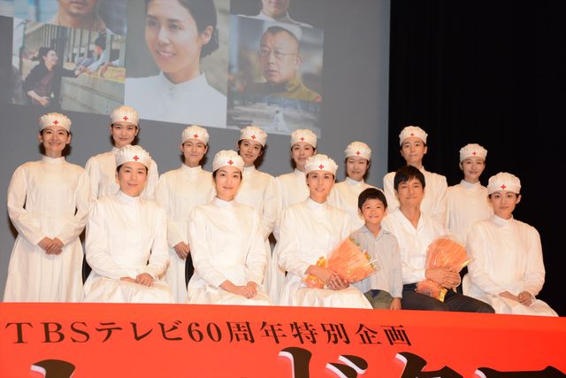 松嶋菜々子＆西島秀俊、息子役を前にママ＆パパの顔！フォトギャラリー（16枚目）