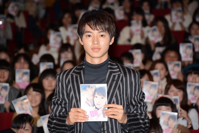 “壁ドン”山崎賢人に“生タッチ”！【フォトギャラリー】（2枚目）