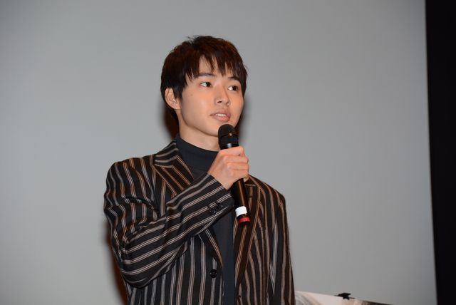 “壁ドン”山崎賢人に“生タッチ”！【フォトギャラリー】（10枚目）