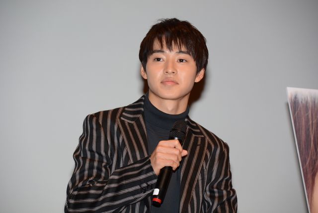 “壁ドン”山崎賢人に“生タッチ”！【フォトギャラリー】（12枚目）