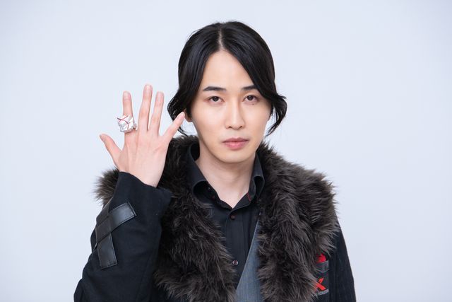 カルマ、念願の変身！「ナンバーワン戦隊ゴジュウジャー」インタビュー撮り下ろしカット（3枚目）