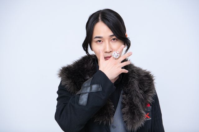 カルマ、念願の変身！「ナンバーワン戦隊ゴジュウジャー」インタビュー撮り下ろしカット（4枚目）