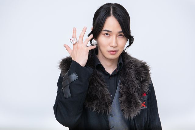 カルマ、念願の変身！「ナンバーワン戦隊ゴジュウジャー」インタビュー撮り下ろしカット（5枚目）