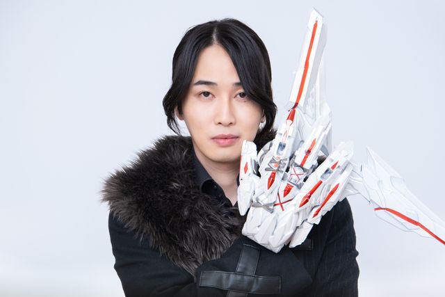 カルマ、念願の変身！「ナンバーワン戦隊ゴジュウジャー」インタビュー撮り下ろしカット（6枚目）