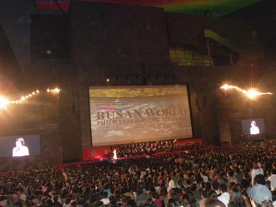 第16回釜山国際映画祭で、メイン会場となる「映画の殿堂」と呼ばれる新しい野外劇場には4,000人の観客！