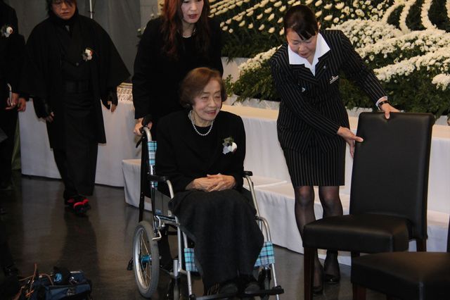 水木しげるさんお別れ会、松下奈緒や向井理ら800人参列　画像ギャラリー（4枚目）