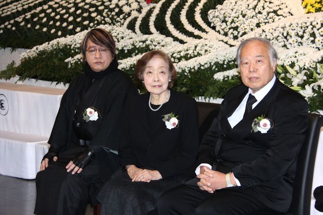 水木しげるさんお別れ会、松下奈緒や向井理ら800人参列　画像ギャラリー（5枚目）