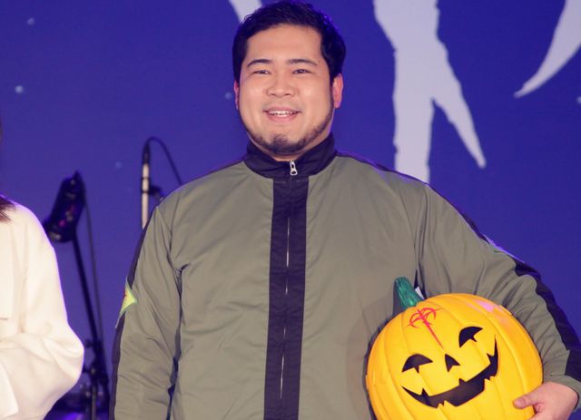 「こんにちは。マフティーです」イベントに登場した令和ロマン・松井ケムリ