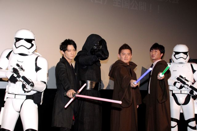 カイロ・レンに襲われるスピードワゴン＆津田健次郎！（2枚目）