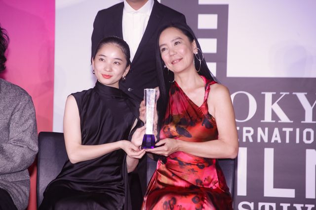 最優秀女優賞に輝いた福地桃子&河瀬直美