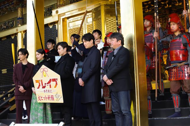 新田真剣佑ら、上野東照宮でヒット祈願！映画『ブレイブ　－群青戦記－』大ヒット祈願イベント（12枚目）
