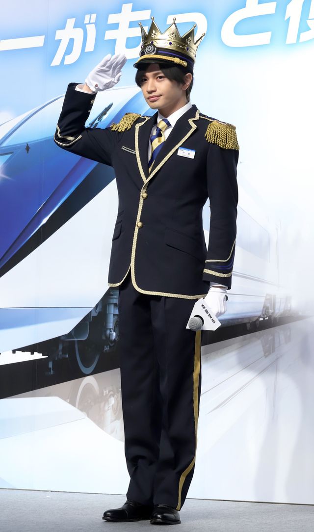 中島健人、セクシーすぎる制服姿で登場！（2枚目）