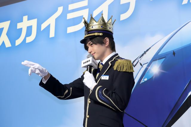 中島健人、セクシーすぎる制服姿で登場！（3枚目）