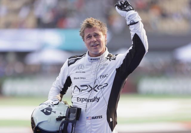 やったぜ! - 写真は『F1(R)/エフワン』撮影現場でのブラッド・ピット