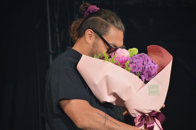 山本彩、ジェイソン・モモアに花束贈呈！「大阪コミコン2024」セレブステージ（9枚目）