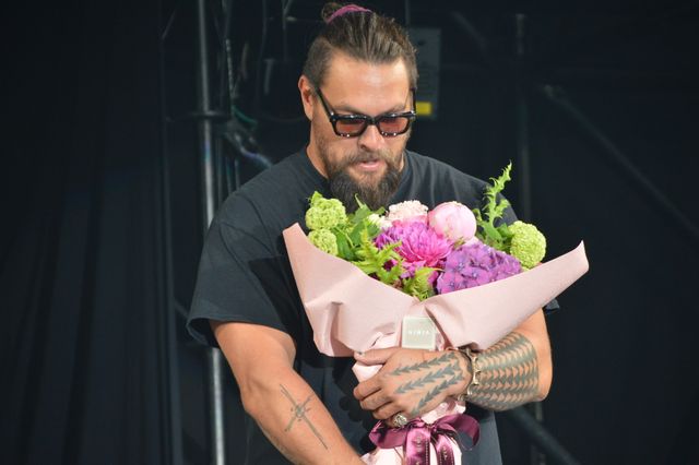 山本彩、ジェイソン・モモアに花束贈呈！「大阪コミコン2024」セレブステージ（13枚目）