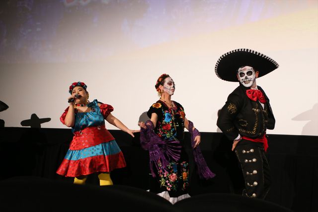 渡辺直美、ド派手な衣装で「リメンバー・ミー」熱唱！（2枚目）