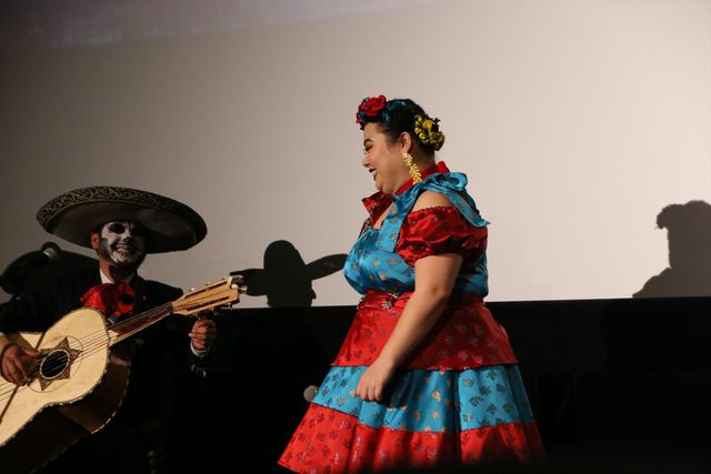 渡辺直美、ド派手な衣装で「リメンバー・ミー」熱唱！（4枚目）