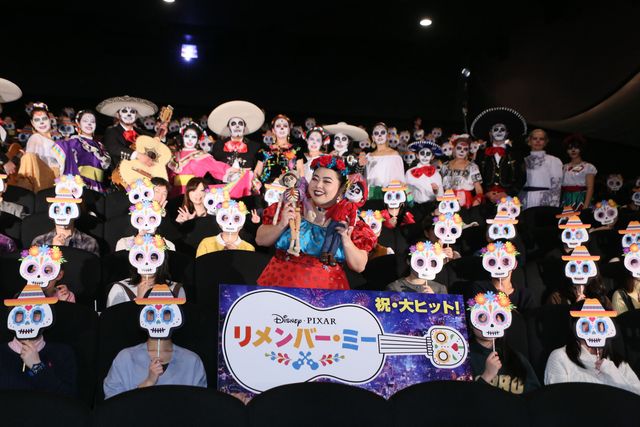 渡辺直美、ド派手な衣装で「リメンバー・ミー」熱唱！（8枚目）