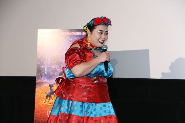 渡辺直美、ド派手な衣装で「リメンバー・ミー」熱唱！（13枚目）