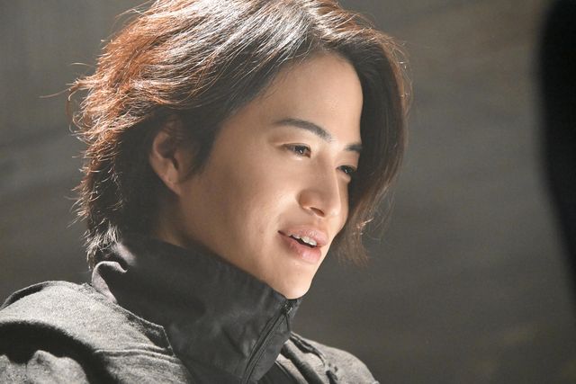 嘘だろ…「放送局占拠」衝撃の幕開け　第1話場面写真（ネタバレあり）：フォトギャラリー