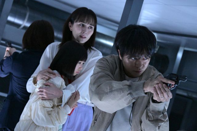 嘘だろ…「放送局占拠」衝撃の幕開け　第1話場面写真（ネタバレあり）（2枚目）