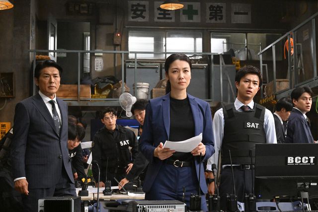 嘘だろ…「放送局占拠」衝撃の幕開け　第1話場面写真（ネタバレあり）（4枚目）