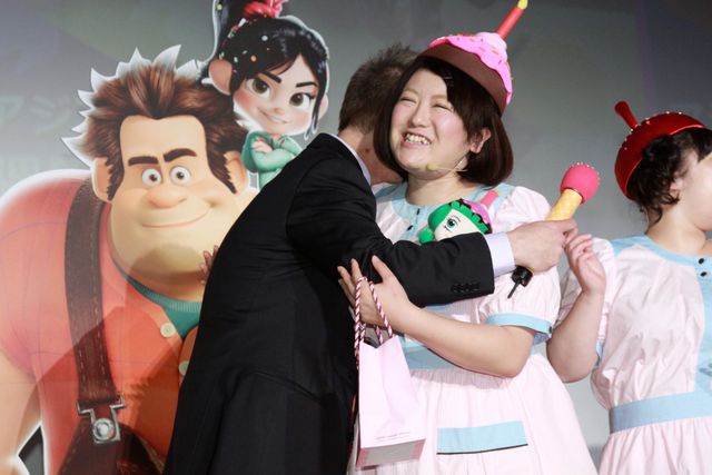 お菓子で作られたレーシングカーに大はしゃぎ！フォトギャラリー（16枚目）