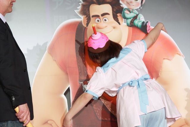 お菓子で作られたレーシングカーに大はしゃぎ！フォトギャラリー（17枚目）