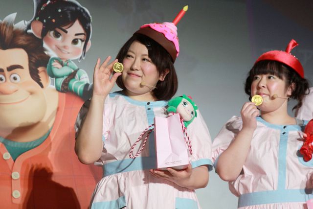 お菓子で作られたレーシングカーに大はしゃぎ！フォトギャラリー（18枚目）