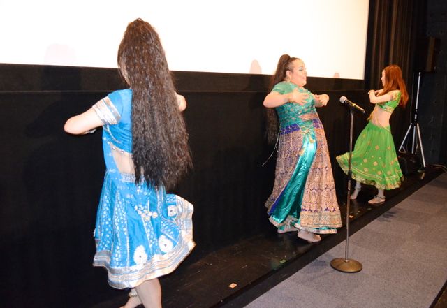 これがマサラ上映だ！観客も歌って踊るフォトギャラリー（6枚目）