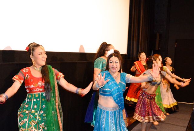 これがマサラ上映だ！観客も歌って踊るフォトギャラリー（9枚目）