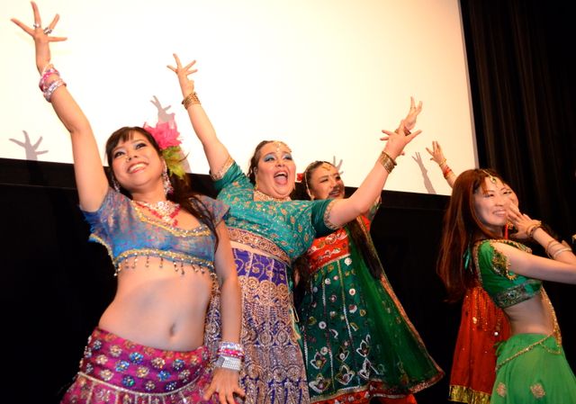 これがマサラ上映だ！観客も歌って踊るフォトギャラリー（10枚目）