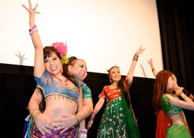 これがマサラ上映だ！観客も歌って踊るフォトギャラリー（11枚目）