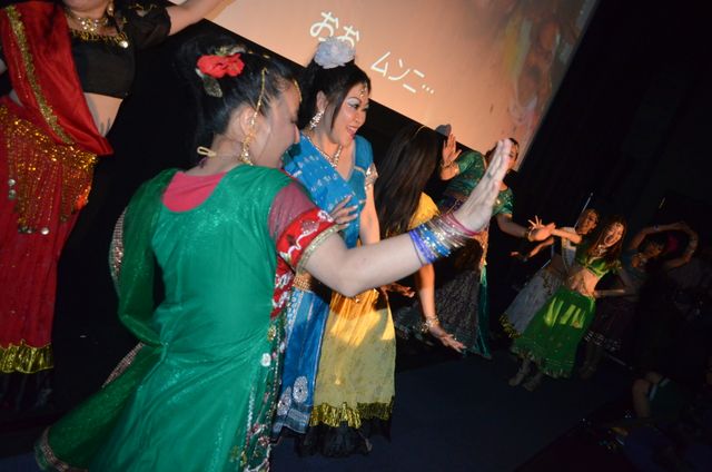 これがマサラ上映だ！観客も歌って踊るフォトギャラリー（16枚目）