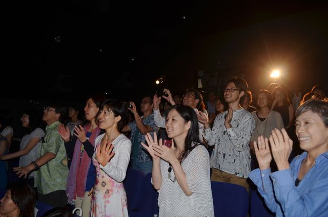 これがマサラ上映だ！観客も歌って踊るフォトギャラリー（20枚目）